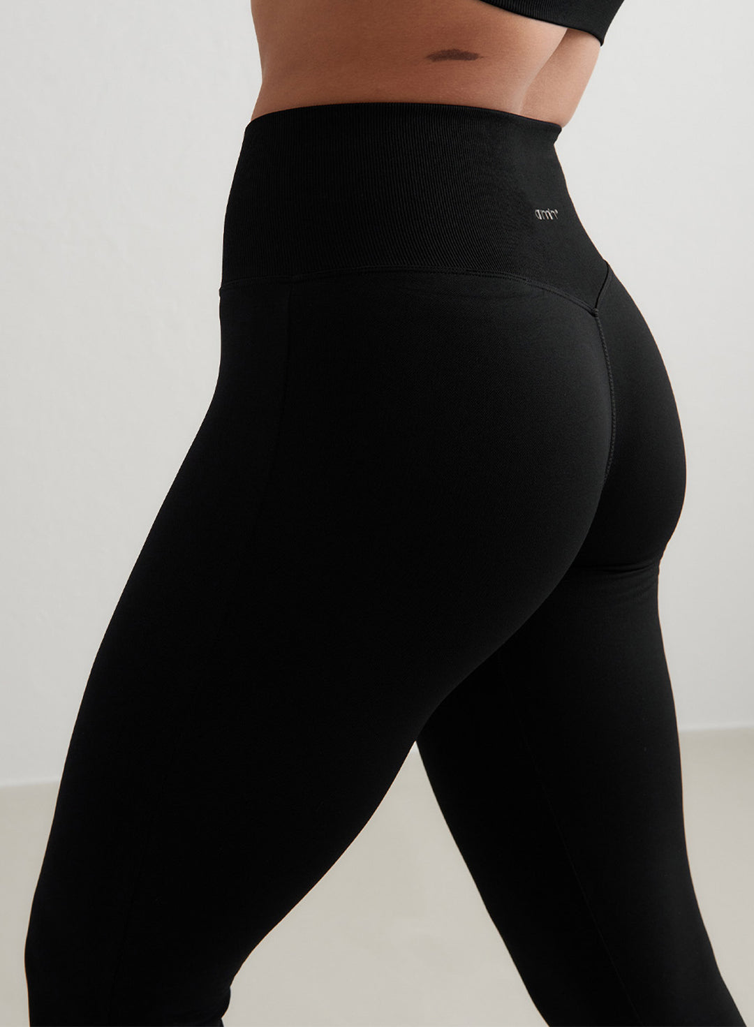 BLACK SHAPE SEAMLESS FLARE TIGHTS AIMN NZ